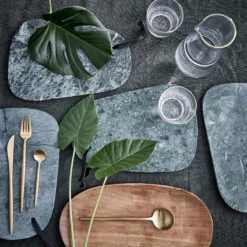 Schneidebrett Organisch Marmor L 30 X B 20cm MARBLE In Salbei -Allgemeiner Haushaltswarenladen butlers schneidebrett organisch marmor l 30 x b 20cm marble in salbei 1