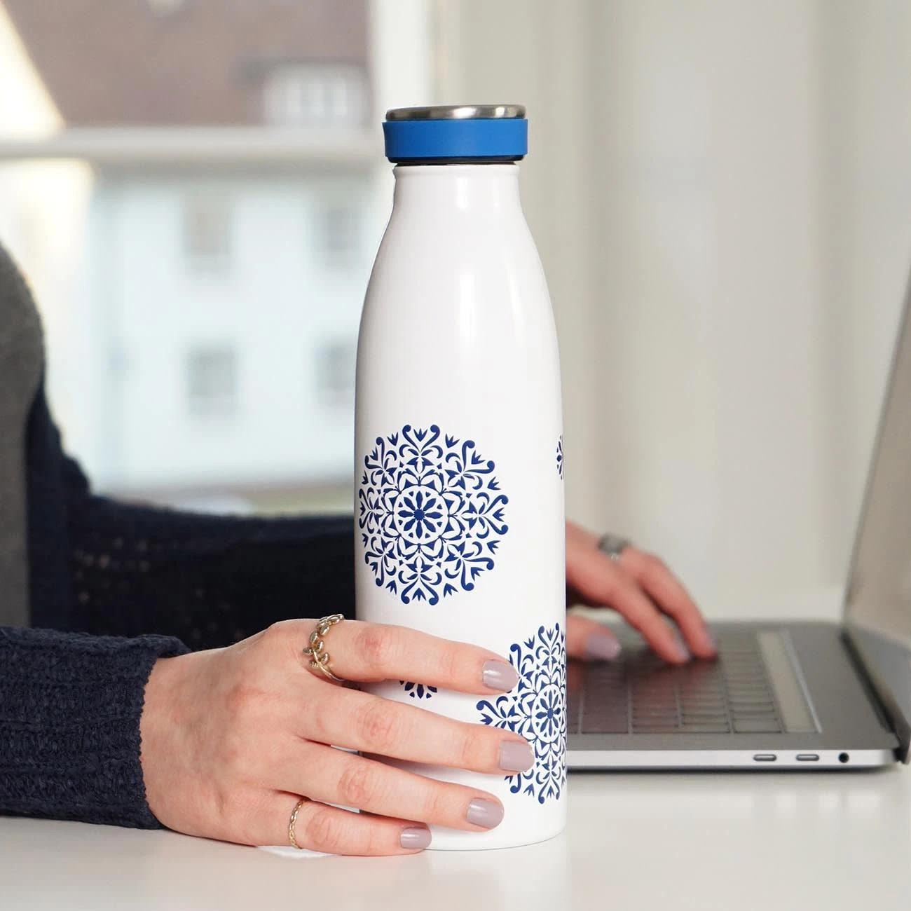 Isolierflasche Classic Blue Ornament 500ml 4 Isolierflasche Classic Blue Ornament 500ml – Bild 2