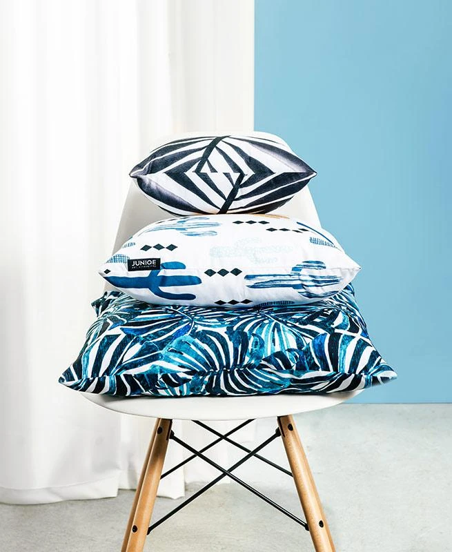 Kissen "Tropical Leaves" In Blau & Rot 5 Kissen "Tropical Leaves" In Blau & Rot – Bild 3