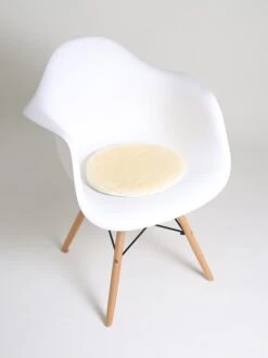Lammfell-Sitzauflage In Creme -Allgemeiner Haushaltswarenladen kaiser naturfellprodukte handl lammfell sitzauflage in creme 1