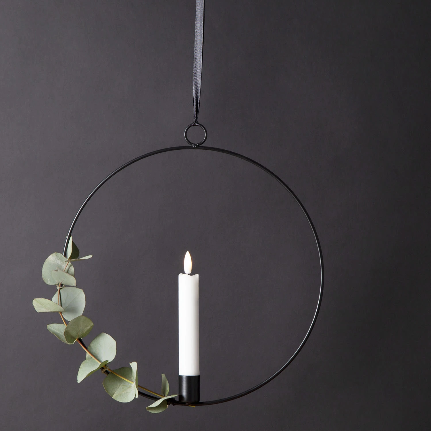 Dekoring Mit LED Stabkerze Zum Aufhängen Kerzenhalter D: 28,5cm In Schwarz 9 Dekoring Mit LED Stabkerze Zum Aufhängen Kerzenhalter D: 28,5cm In Schwarz – Bild 7