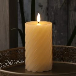 LED Kerze TWIST Echtwachs Gedreht Flackernd H: 17,5cm In Creme -Allgemeiner Haushaltswarenladen marelida led kerze twist echtwachs gedreht flackernd h 17 5cm in creme 1