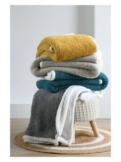 Plaid "Lovea" In Petrol - (L)160 X (B)130 Cm 9 Plaid "Lovea" In Petrol - (L)160 X (B)130 Cm -Allgemeiner Haushaltswarenladen stof france plaid lovea in petrol l 160 x b 130 cm 3