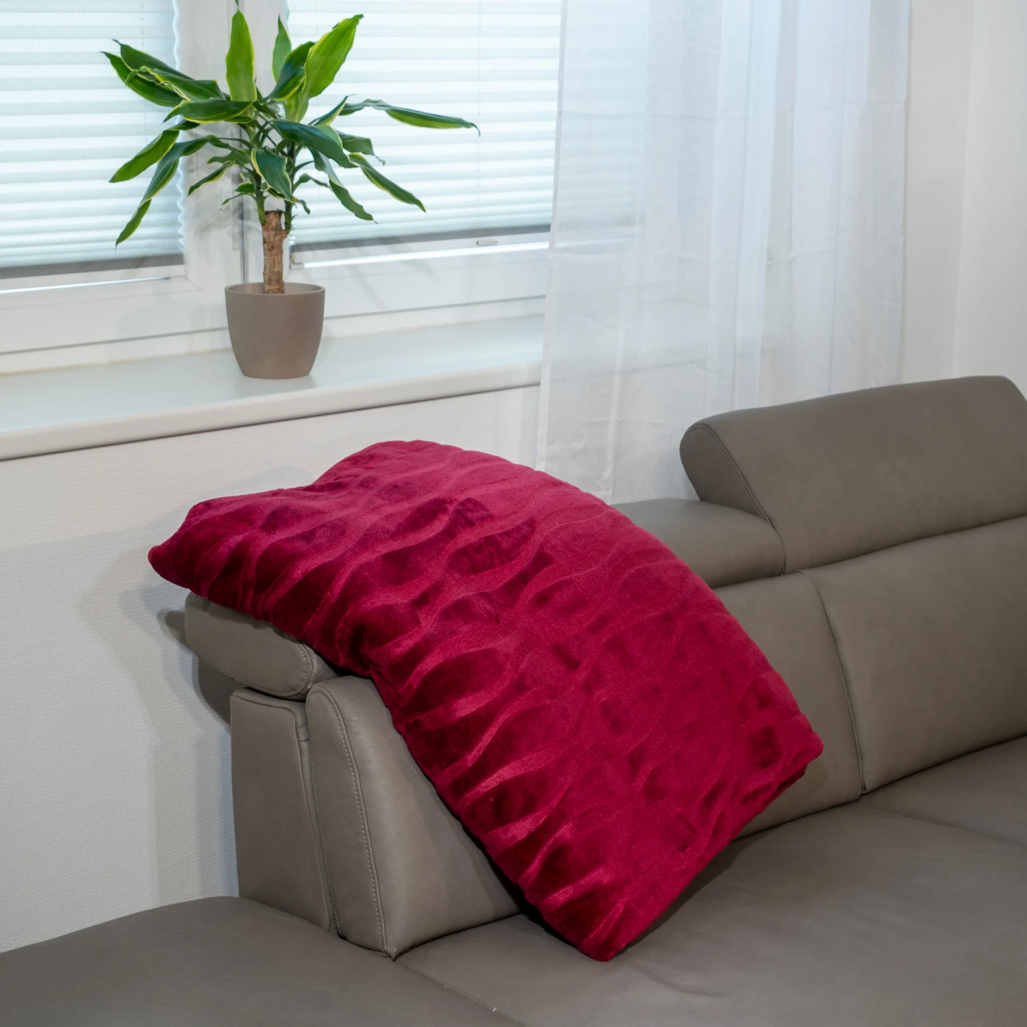 Deluxe Design Wohndecke Welle In Dunkelrot 4 Deluxe Design Wohndecke Welle In Dunkelrot – Bild 2