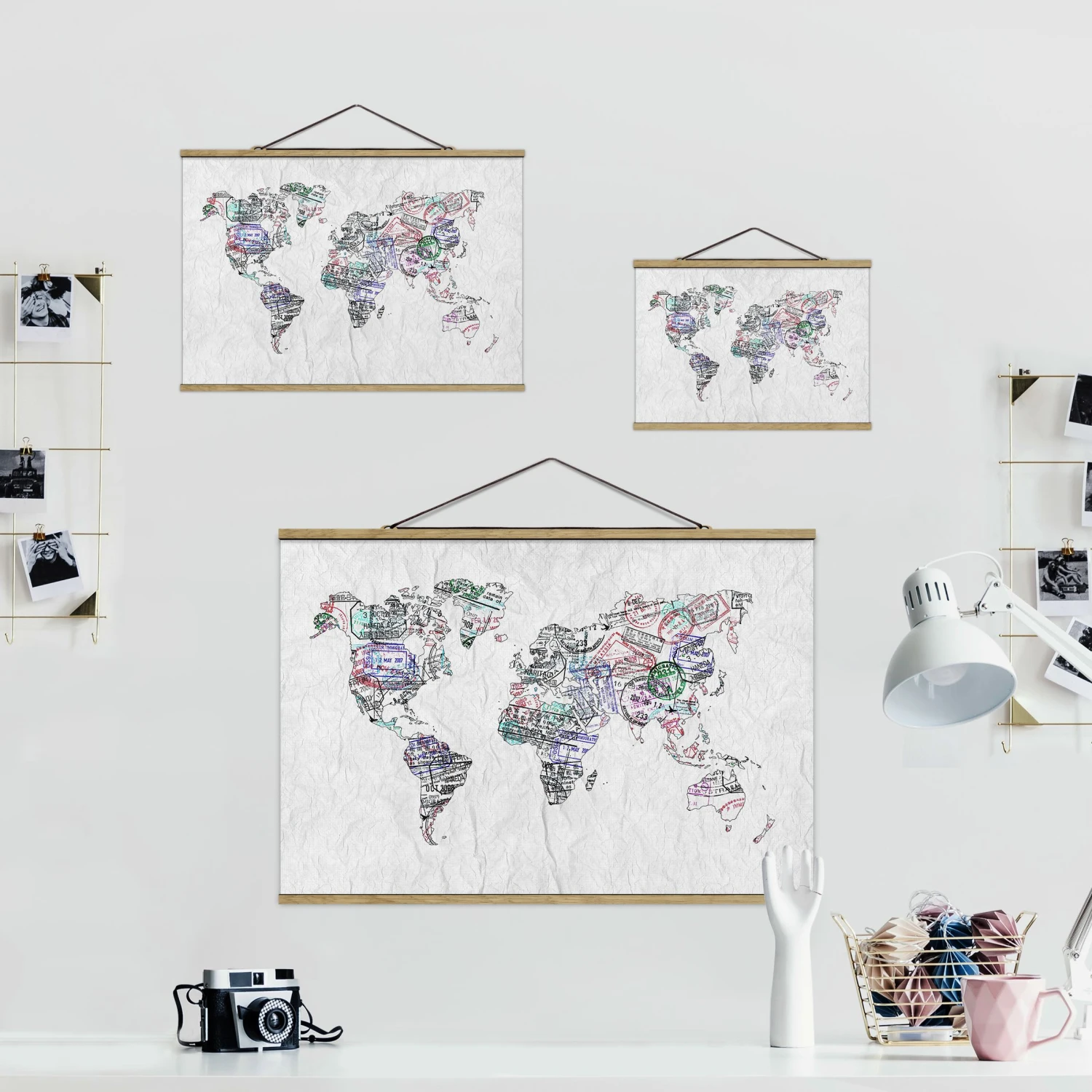 Stoffbild Mit Posterleisten - Reisepass Stempel Weltkarte In Weiß 9 Stoffbild Mit Posterleisten - Reisepass Stempel Weltkarte In Weiß – Bild 7